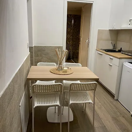 Maison 128 アパート